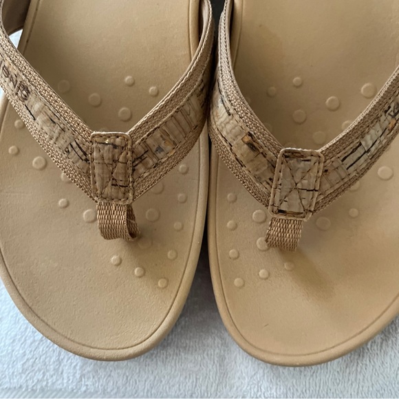 Vionic High Tide Flip Flop Sandals size 11 Beige Podiatrist, Designed NWOT🔥🔥 - Picture 4 of 11